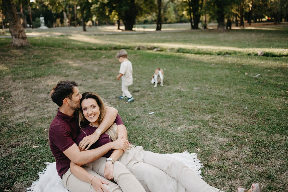 Aleksandra, Lazar, Marin i Leo / porodicno fotografisanje napolju. Deciji i porodicni fotograf u Beogradu Oksana Skendzic