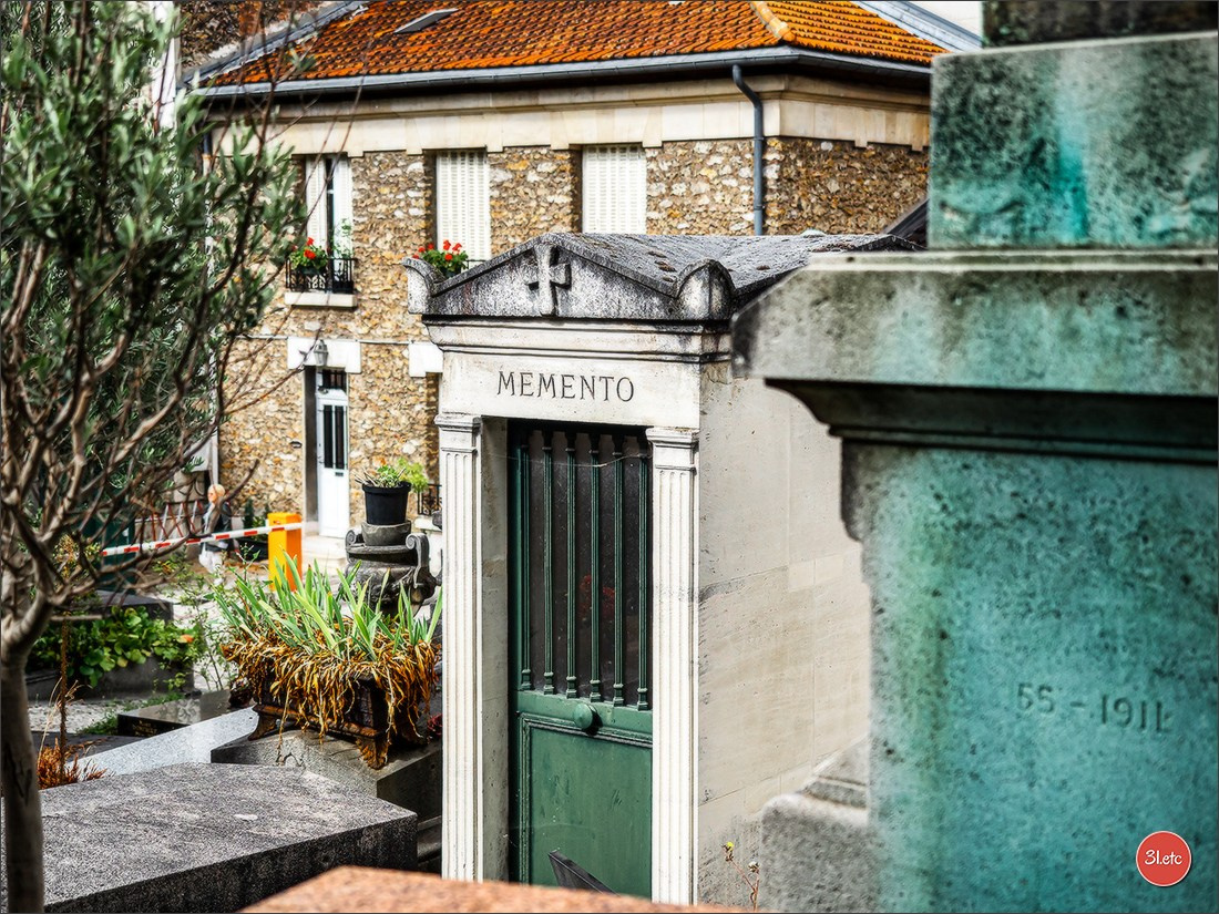 Saint-Vensant cemetery in Paris near Montmartre. Photographe à Strasbourg | Portraits, Studio, Enfants, Événements