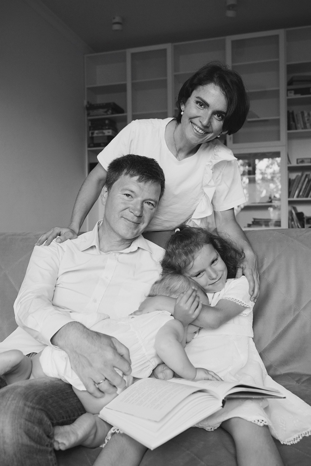 Okhota’s family. Professional Photographer Abu Dhabi, Dubai — Yulia Ismoilova | 2025