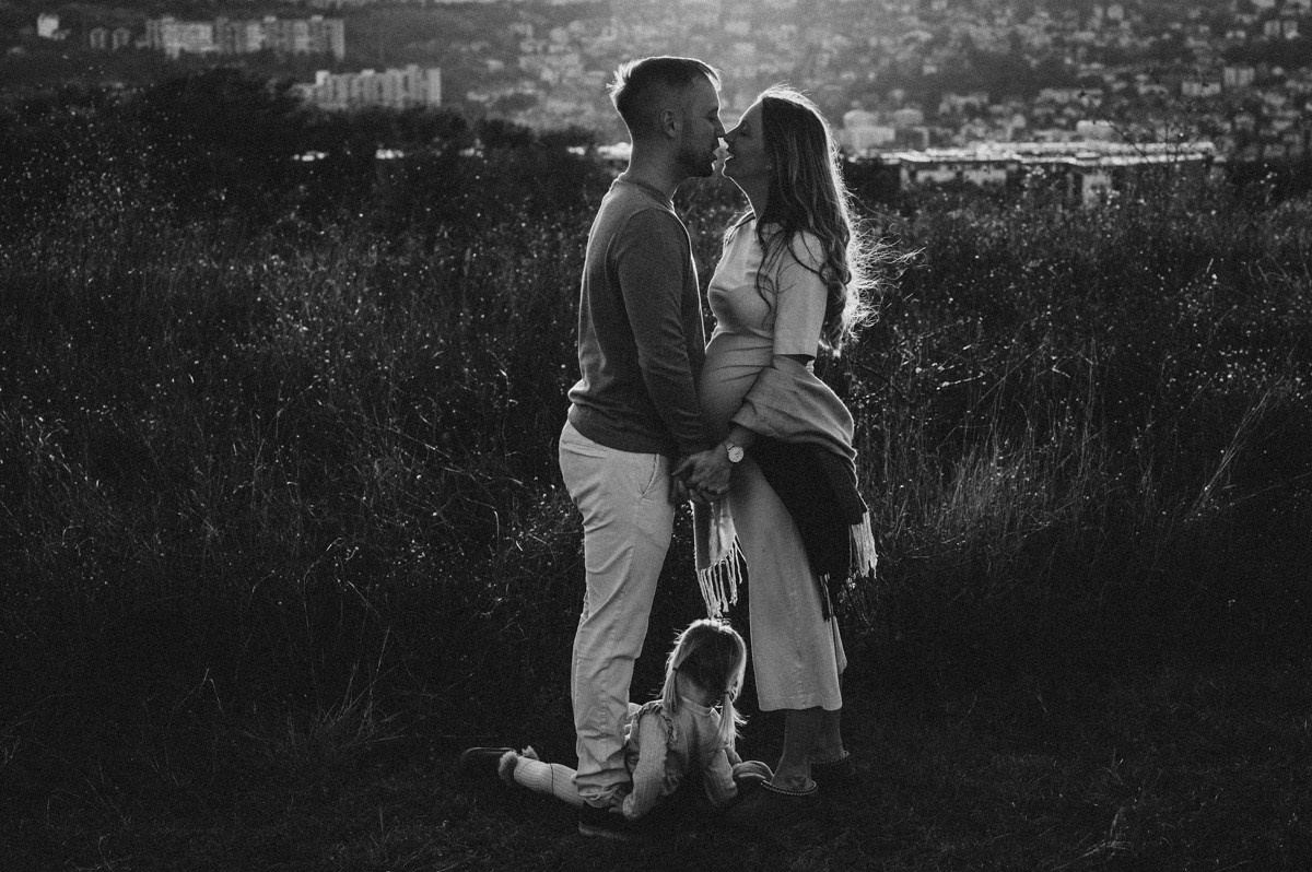 Milena / trudnicko fotografisanje sa porodicom. Deciji i porodicni fotograf u Beogradu Oksana Skendzic