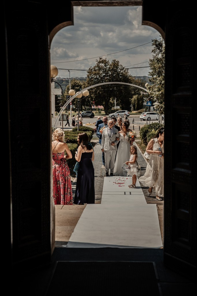 Isil si Radu by Fotograf nunta Iasi — Eduard Schiopu