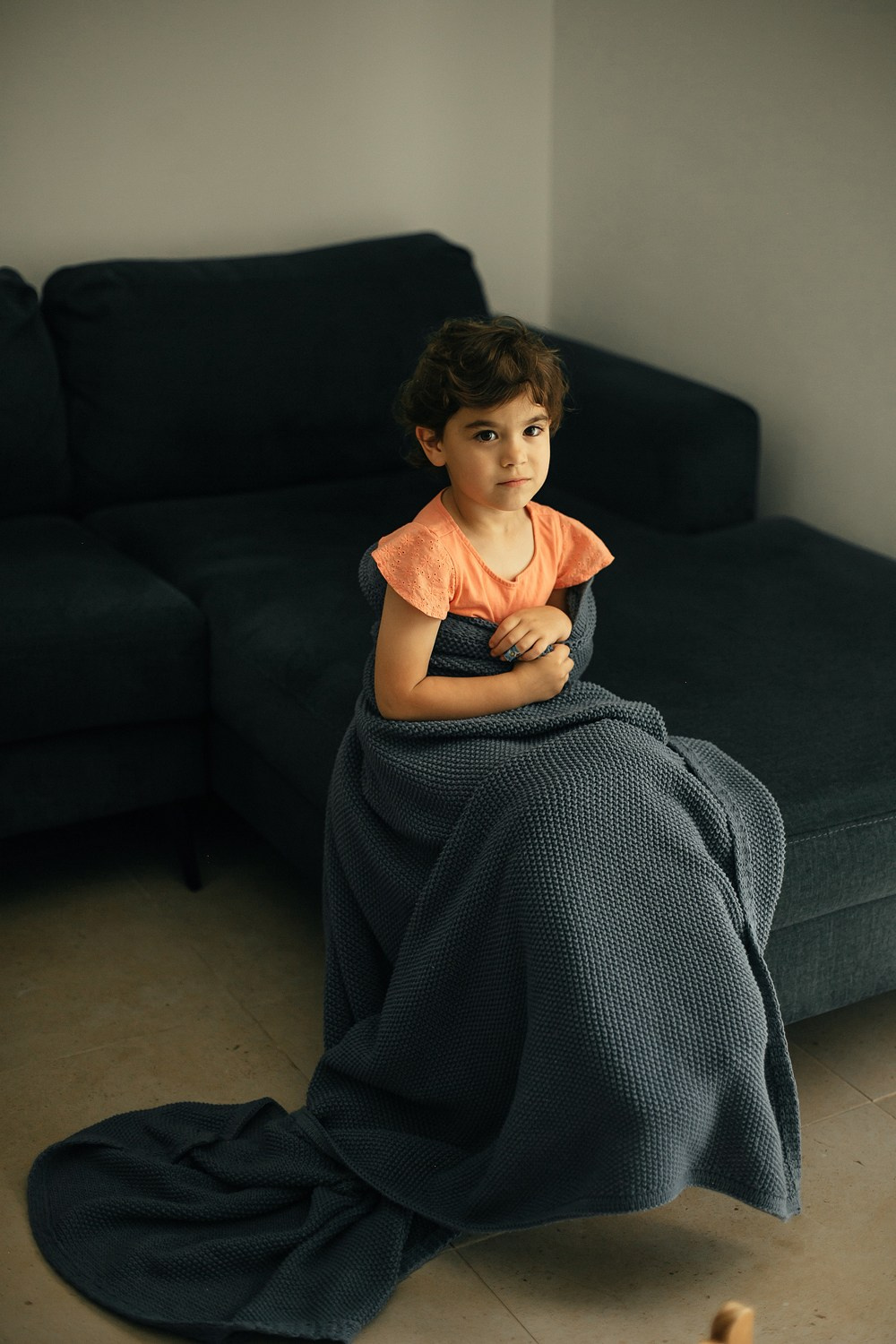 Mom&daughter at home. Family photographer in Israel