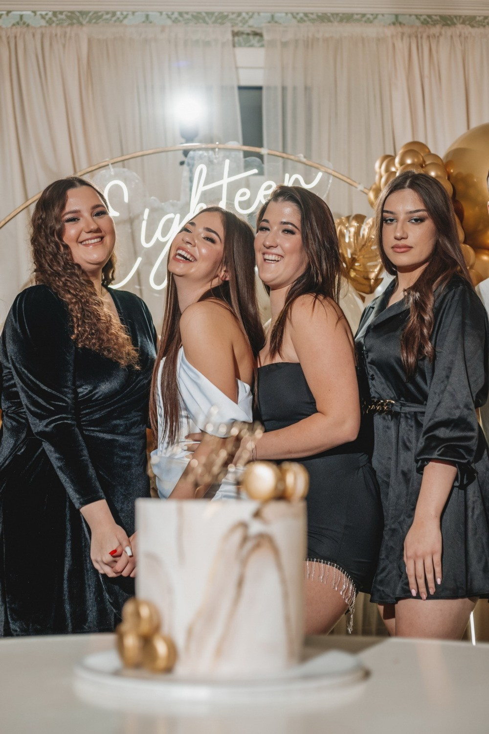 FOTOGRAFISANJE PUNOLETSTVA. Fotografi iz Backog Petrovca David i Andrea Stojanovic