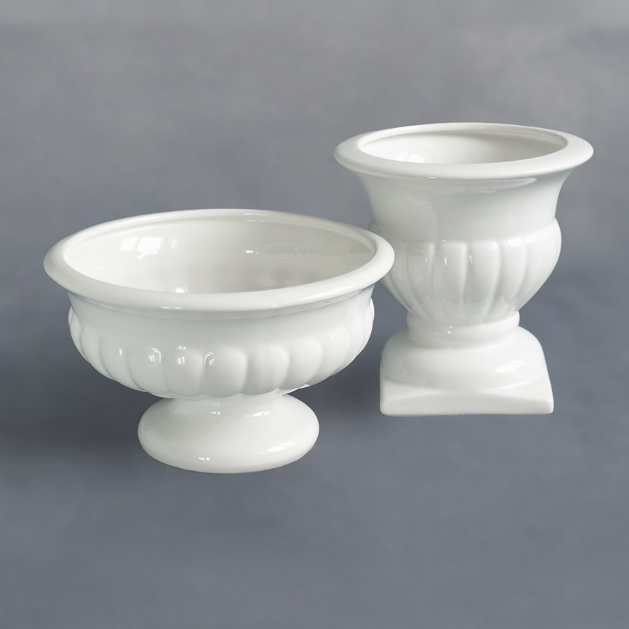 Komplekts : 2 vāzes pienbaltas klasiskas - 2 komplekti