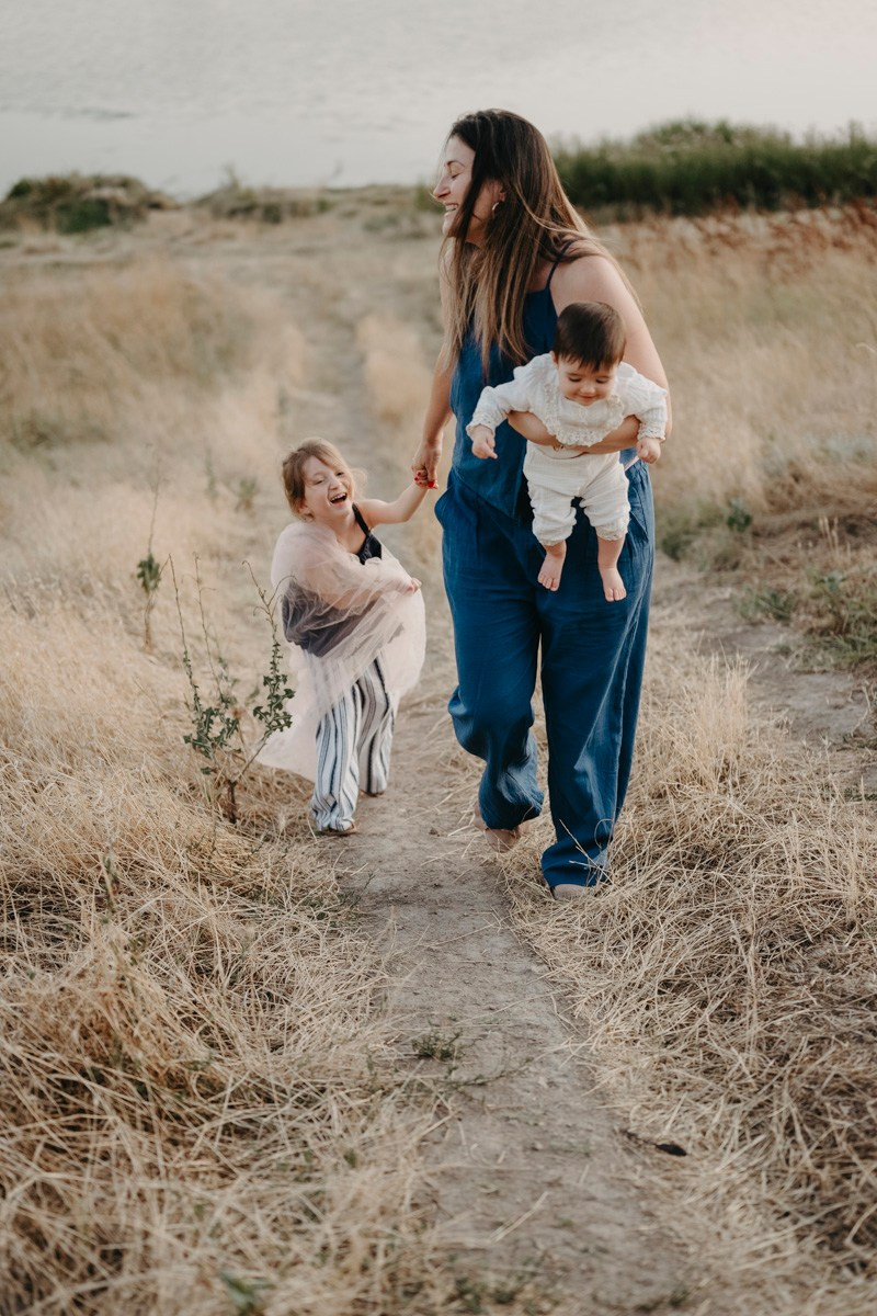 Jelena Milos Dunja i Mila / porodicno fotografisanje. Deciji i porodicni fotograf u Beogradu Oksana Skendzic