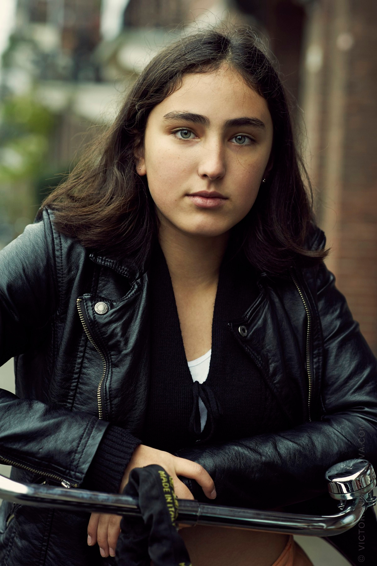 Portraits in the garden. Portrait Photographer in Brussels & Amsterdam — Victoria Ushkanova