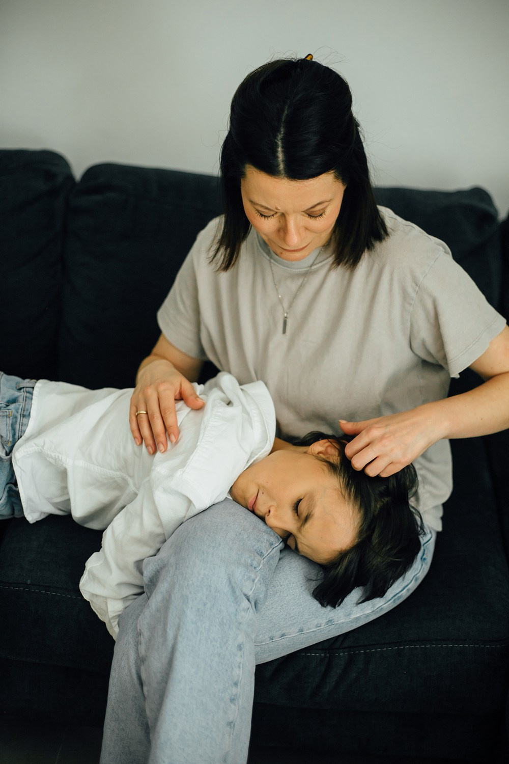 Mom&daughter at home. Family photographer in Israel
