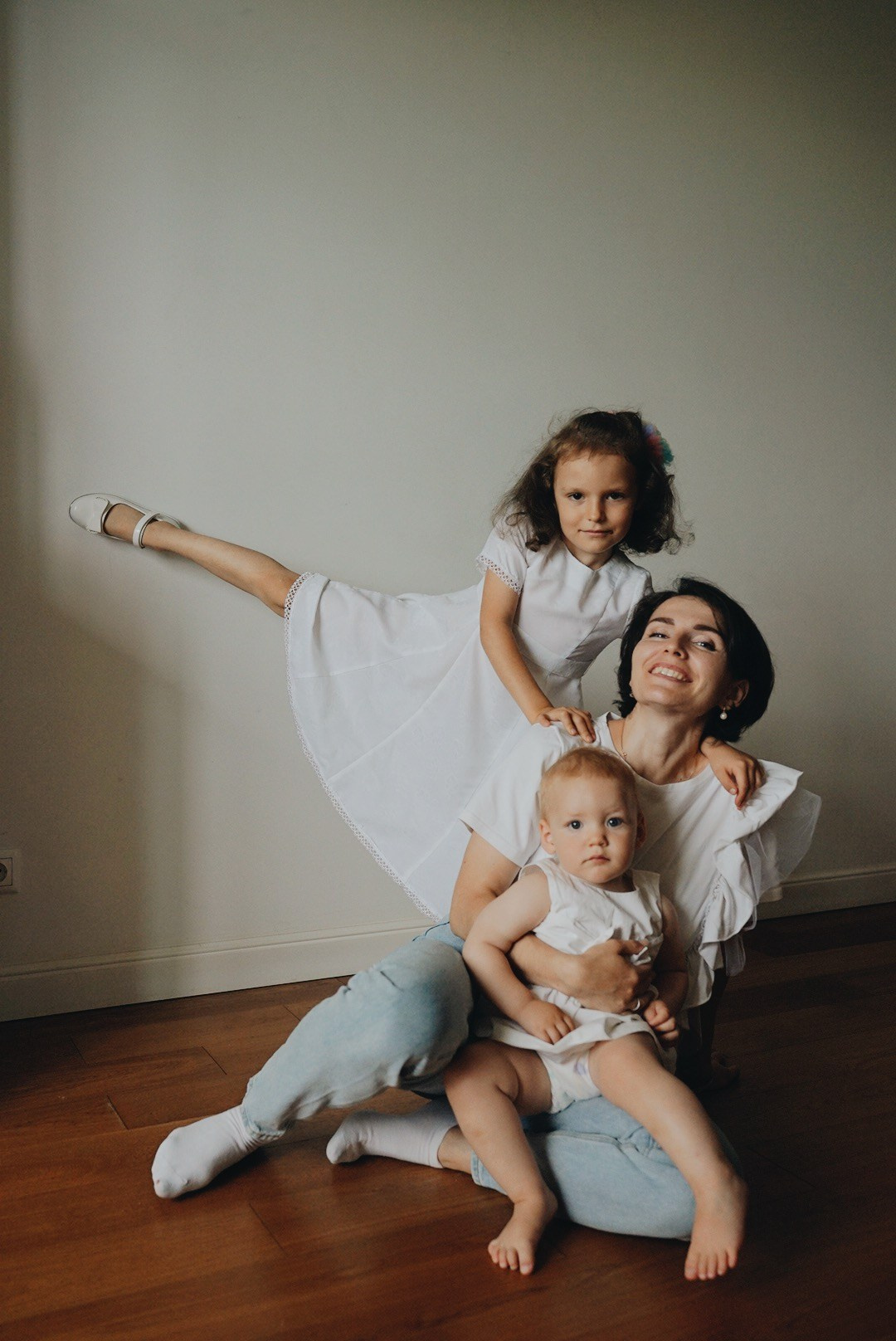 Okhota’s family. Professional Photographer Abu Dhabi, Dubai — Yulia Ismoilova | 2025