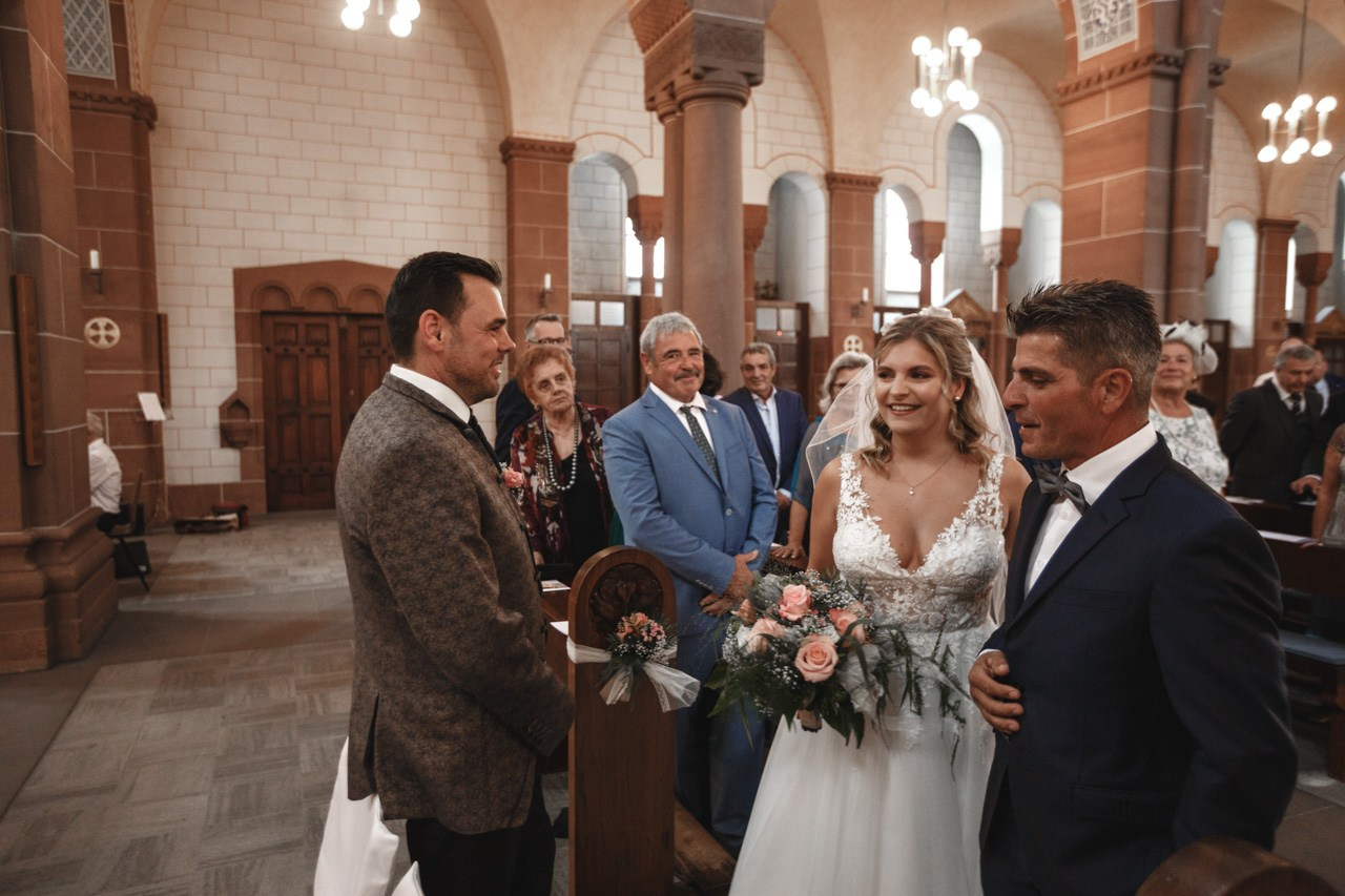 Kirchliche Hochzeit Rheinterrassen Karlsruhe – Noelia & Timo | Hochzeitsfotograf & Videograf