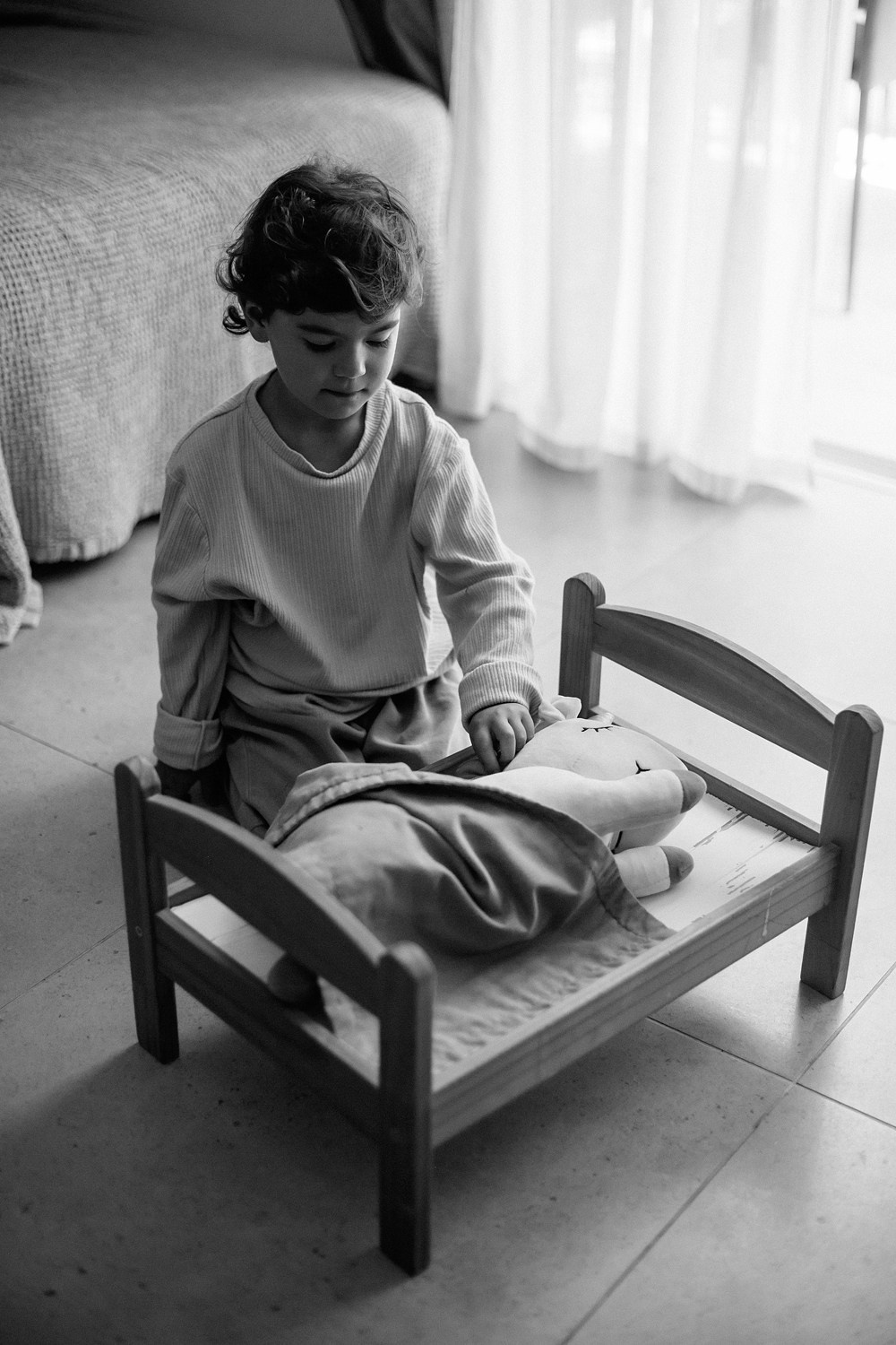 Mom&daughter at home. Family photographer in Israel