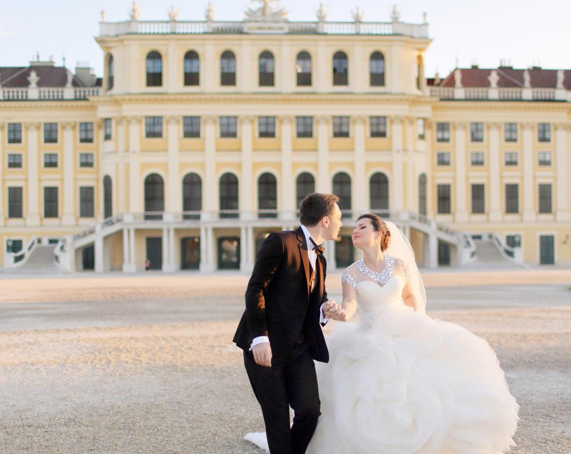 Viena. Luxury wedding, portrait, family photographer over Europe