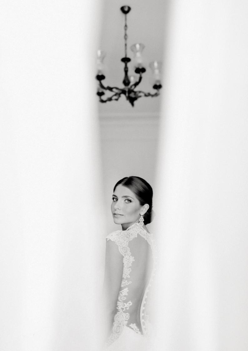 Ukraina-Kiev. Luxury wedding, portrait, family photographer over Europe