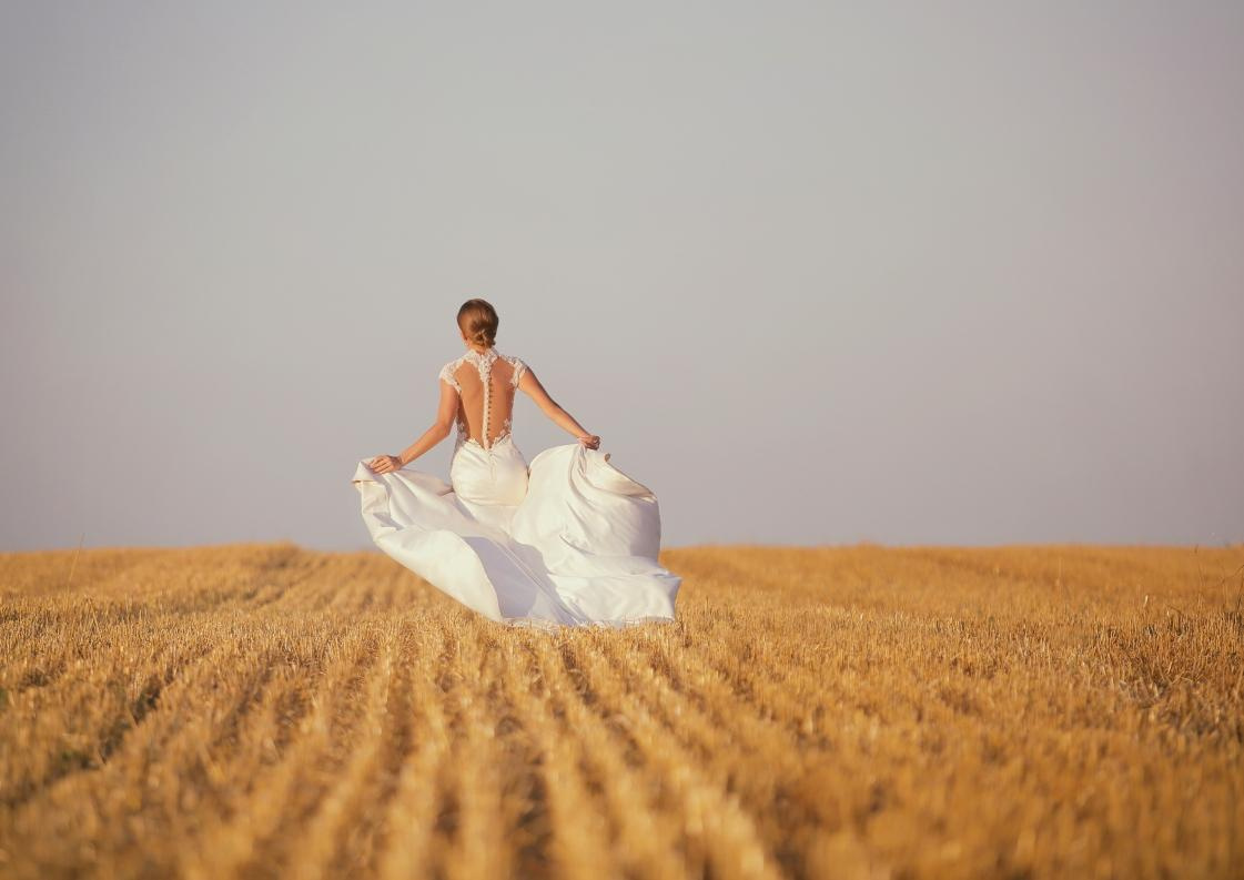 Ukraina-Kiev. Luxury wedding, portrait, family photographer over Europe