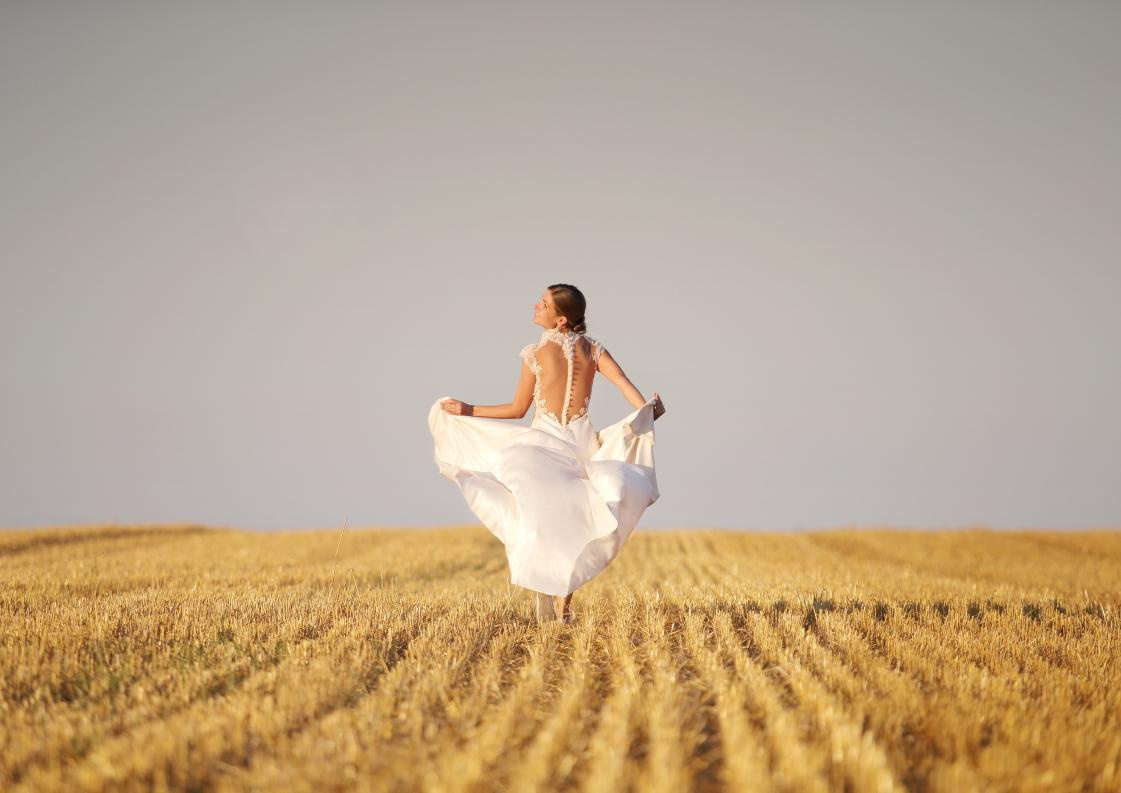 Ukraina-Kiev. Luxury wedding, portrait, family photographer over Europe