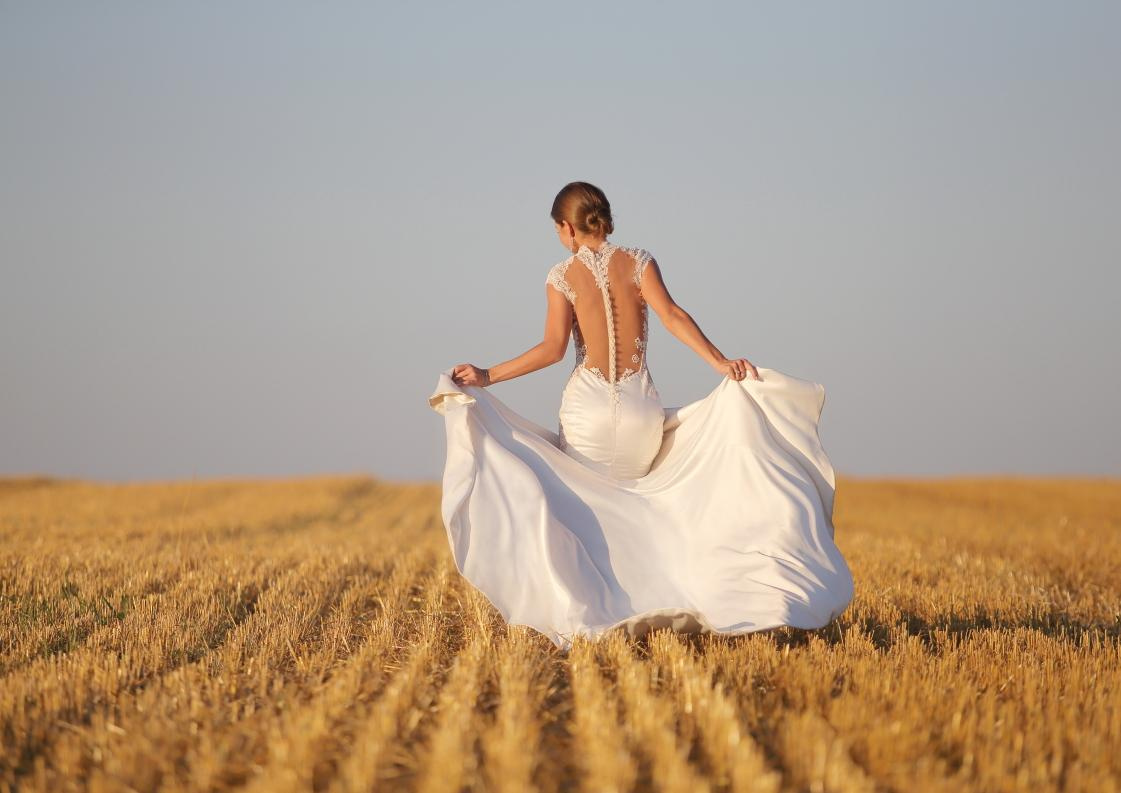 Ukraina-Kiev. Luxury wedding, portrait, family photographer over Europe