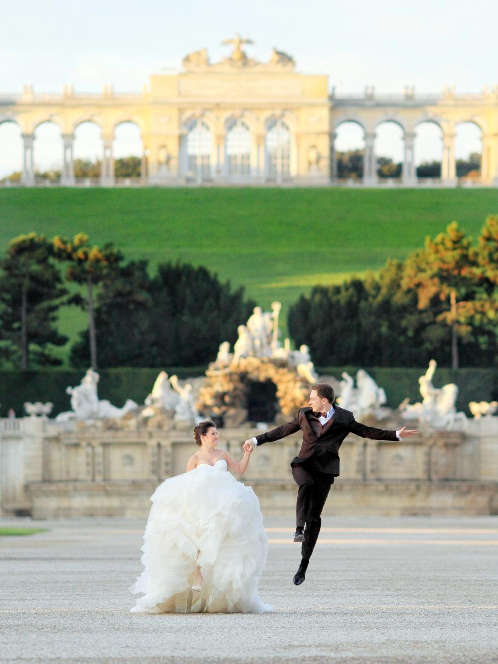 Viena. Luxury wedding, portrait, family photographer over Europe
