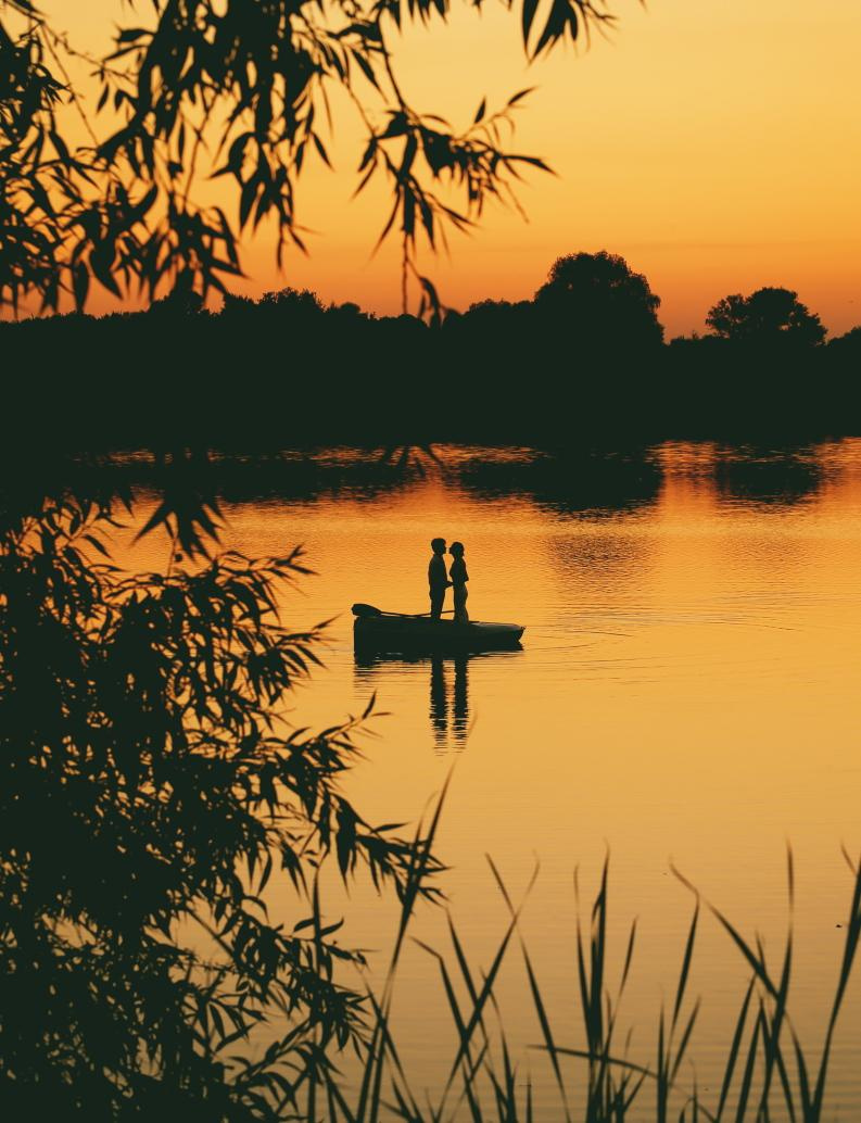 Ukraina-Kiev. Luxury wedding, portrait, family photographer over Europe