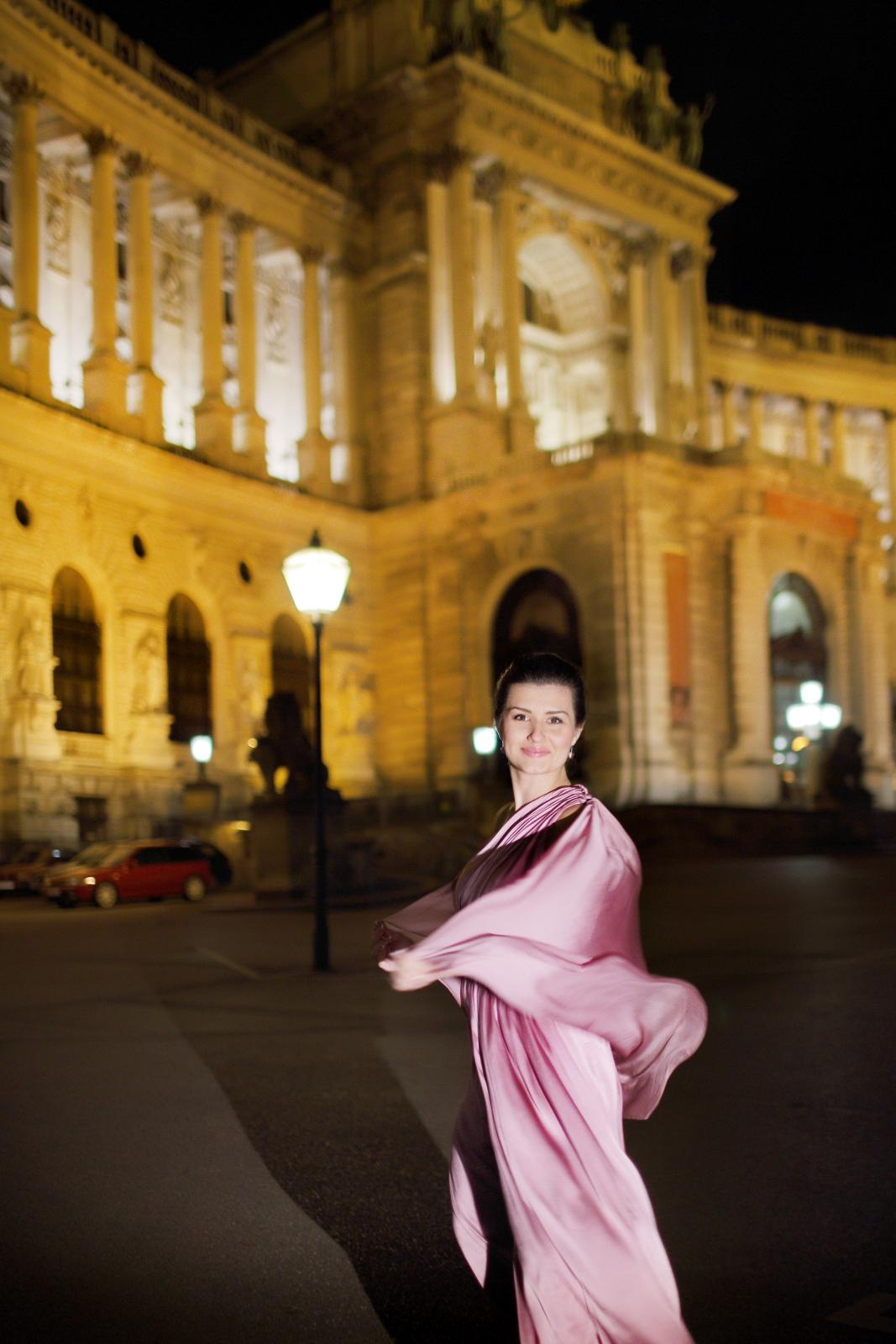 Viena. Luxury wedding, portrait, family photographer over Europe