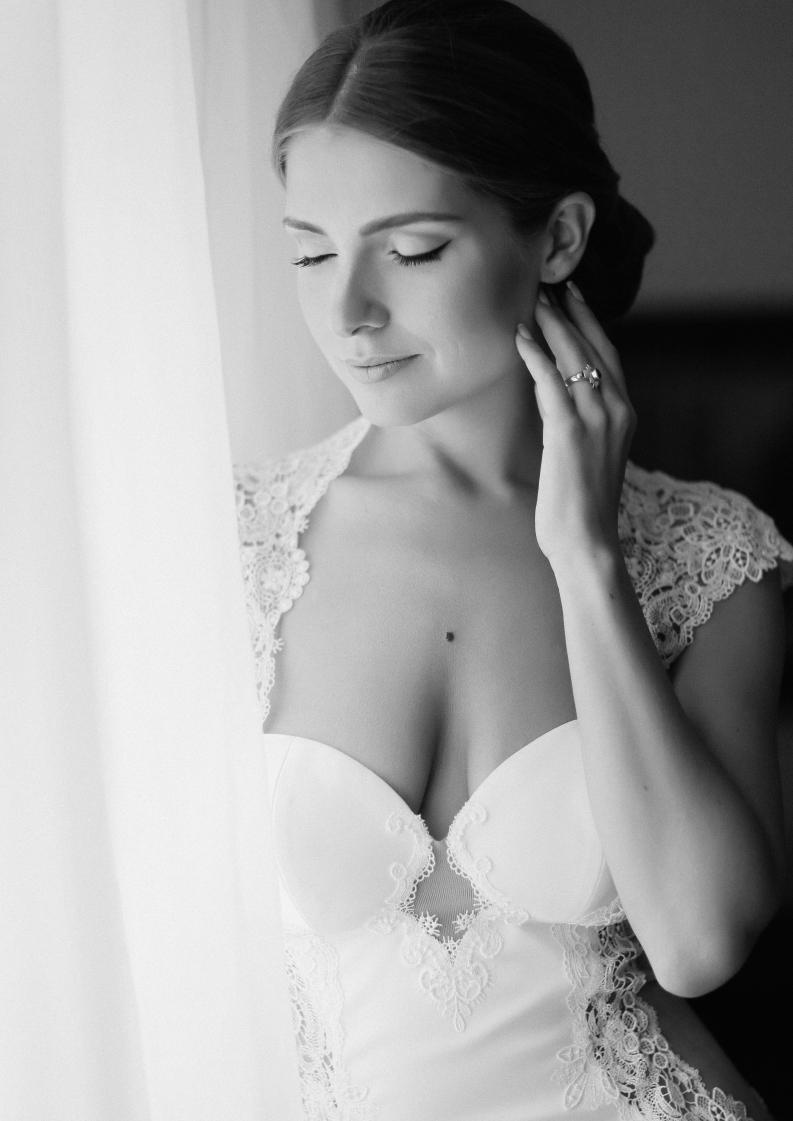 Ukraina-Kiev. Luxury wedding, portrait, family photographer over Europe