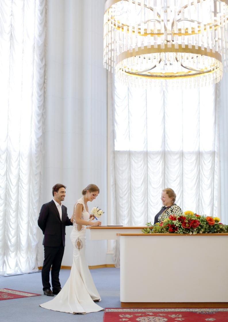 Ukraina-Kiev. Luxury wedding, portrait, family photographer over Europe