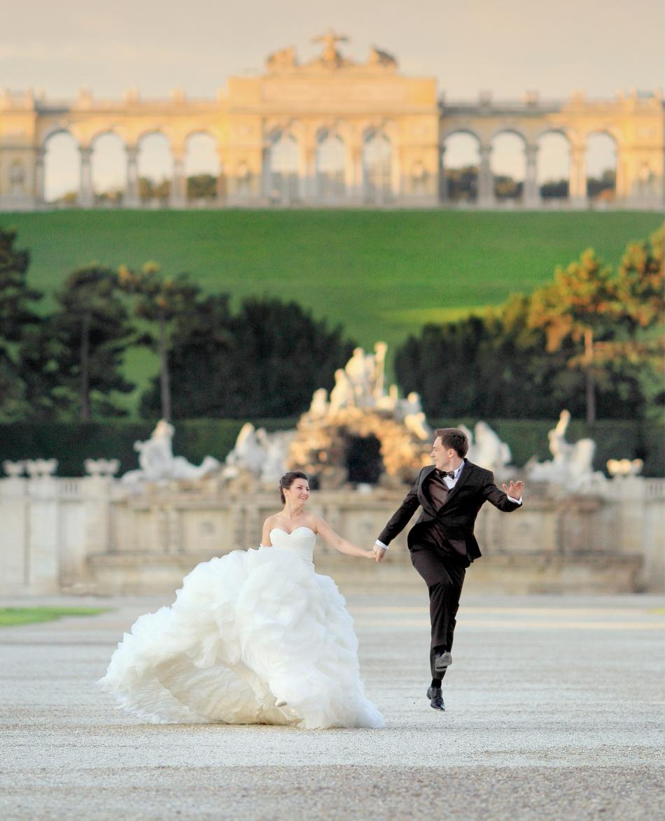 Viena. Luxury wedding, portrait, family photographer over Europe