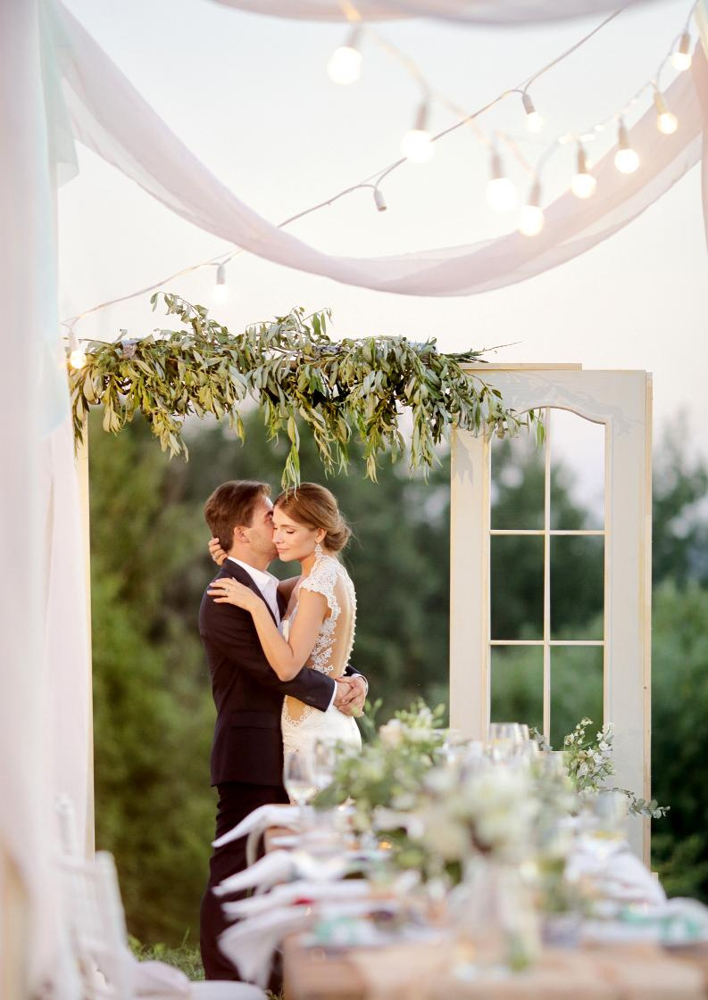 Ukraina-Kiev. Luxury wedding, portrait, family photographer over Europe