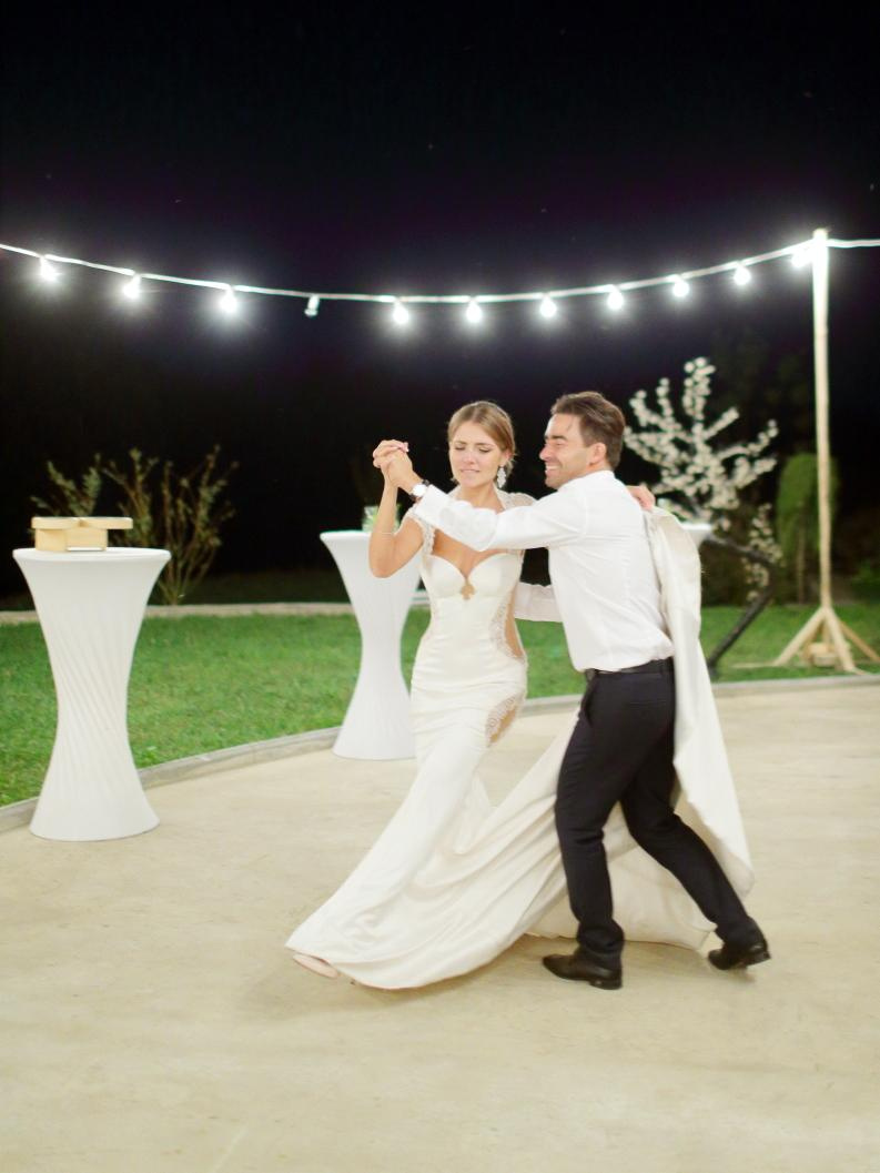 Ukraina-Kiev. Luxury wedding, portrait, family photographer over Europe