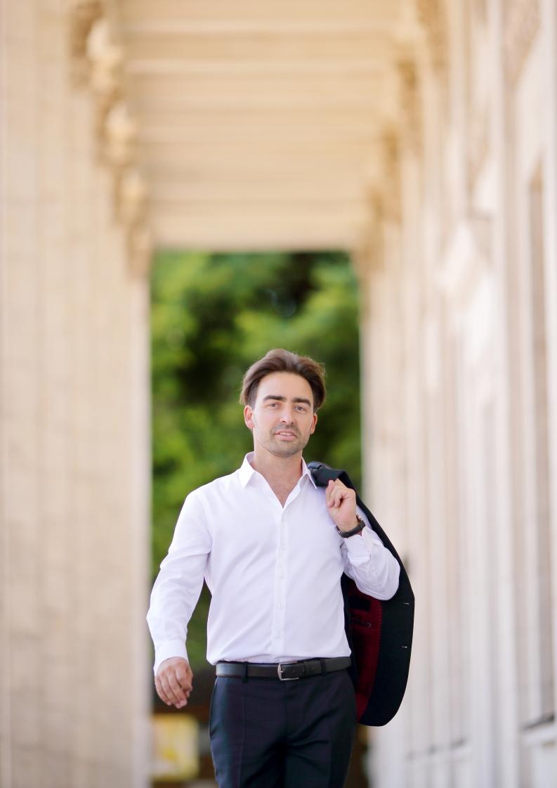 Ukraina-Kiev. Luxury wedding, portrait, family photographer over Europe