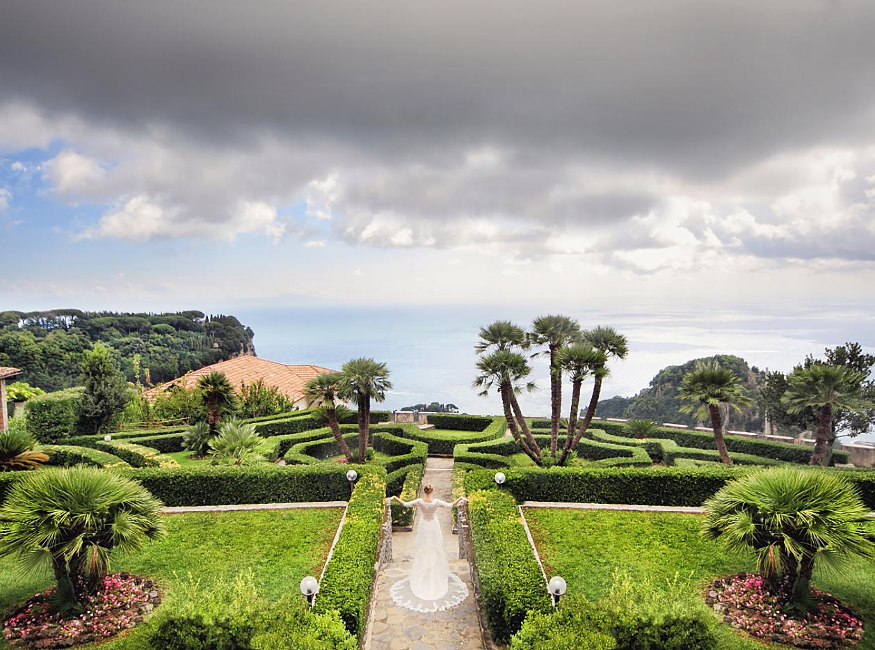 Ravello ivent wedding villa cimbrone. Luxury wedding, portrait, family photographer over Europe
