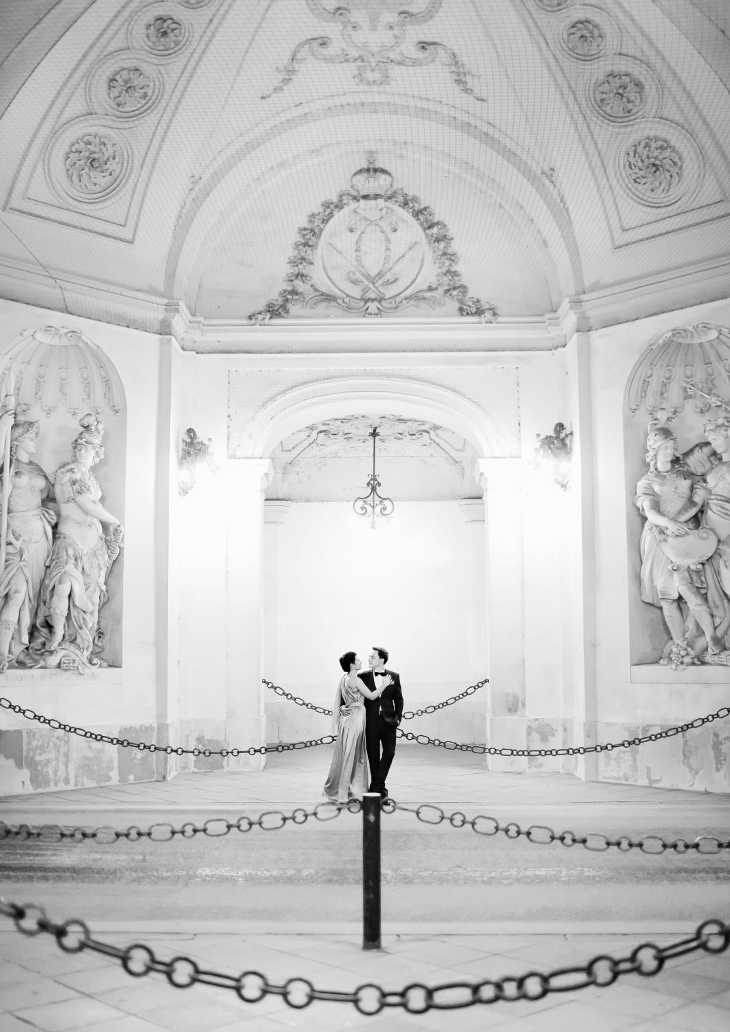 Historia de amor. Luxury wedding, portrait, family photographer over Europe