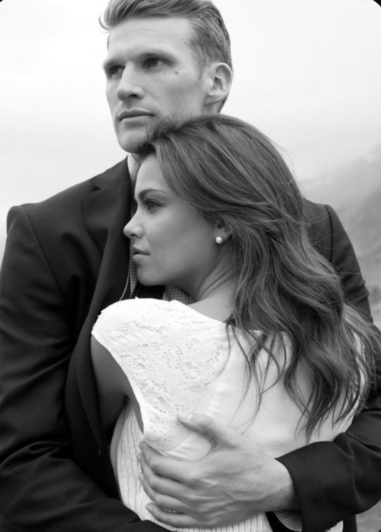 Posa di base per un servizio fotografico di coppia