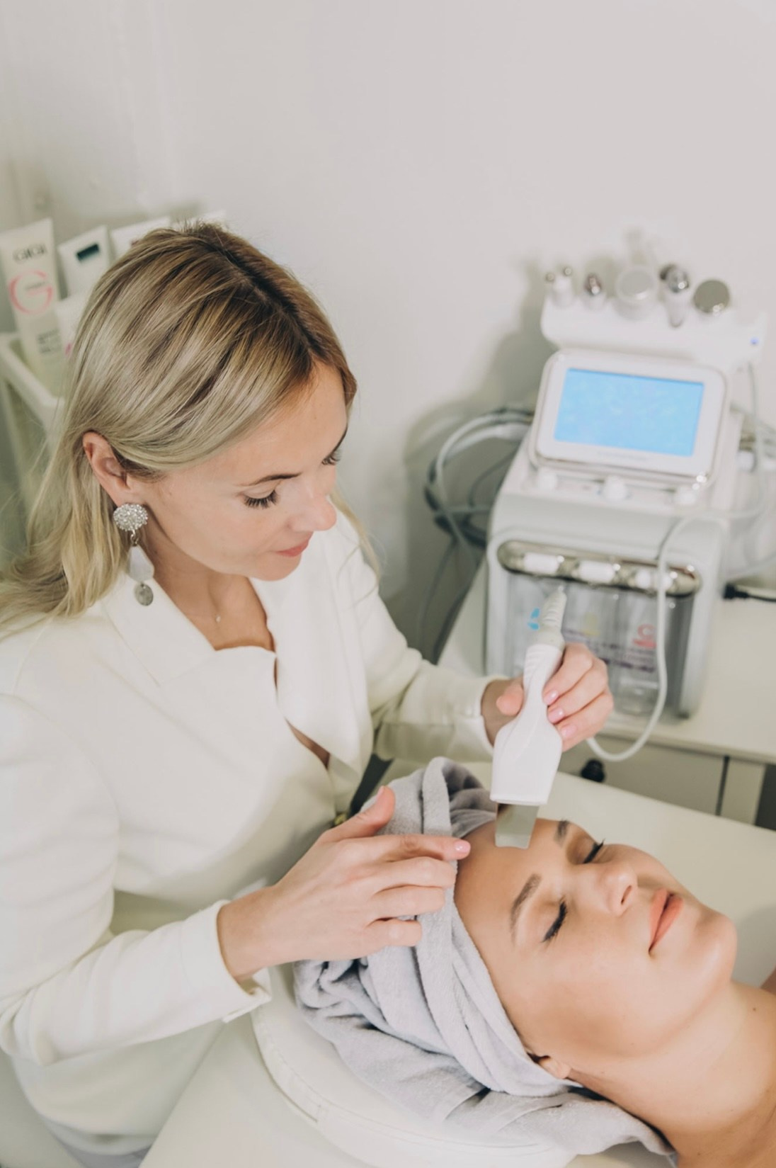 The Cosmetologist. Photographer Marina Gargi