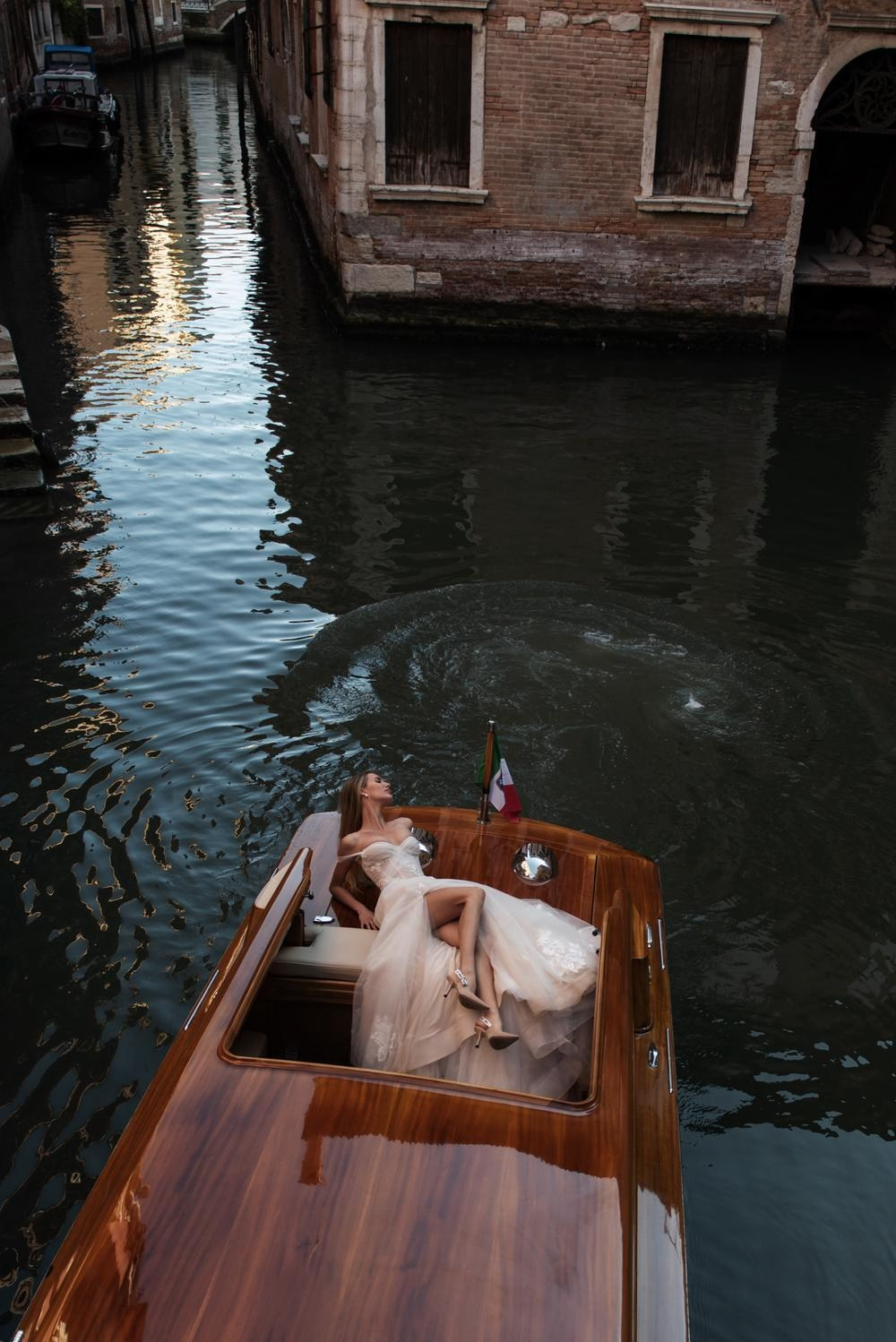 Wedding Photoshoot in Venice'sept 23. Lake Como Wedding Photographer | Elegant & Timeless Photography in Italy