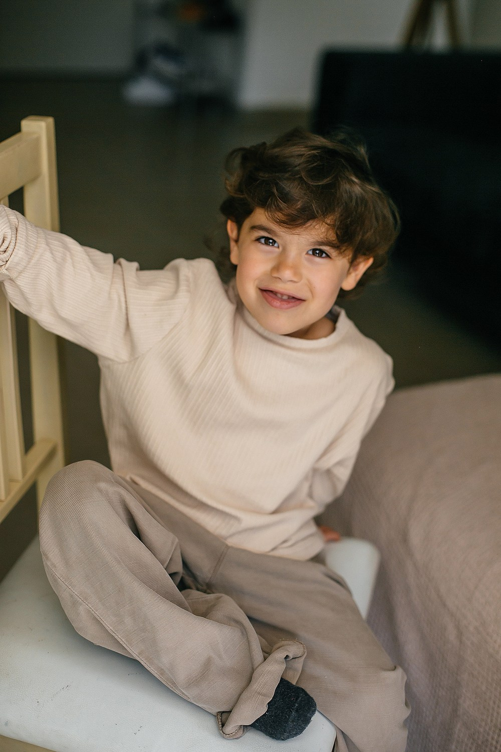 Mom&daughter at home. Family photographer in Israel