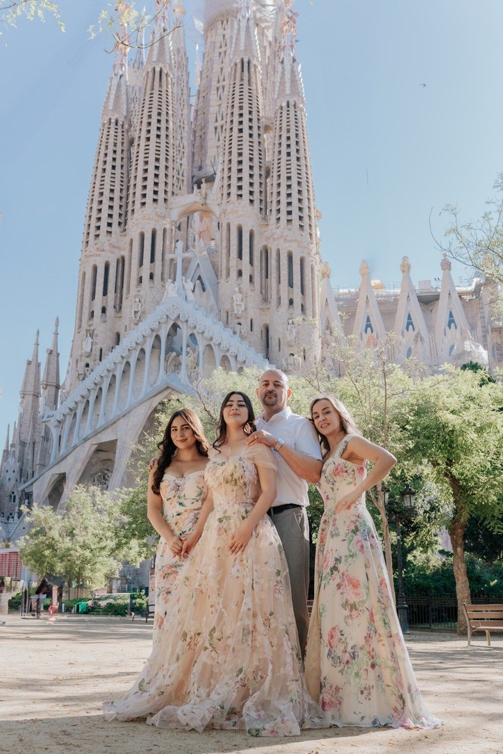 Dressing For A Family Photoshoot — Barcelona Family Photographer tips. DiaFoto — Wow Photographer in Barcelona | Premium Barcelona Photoshoot Experience