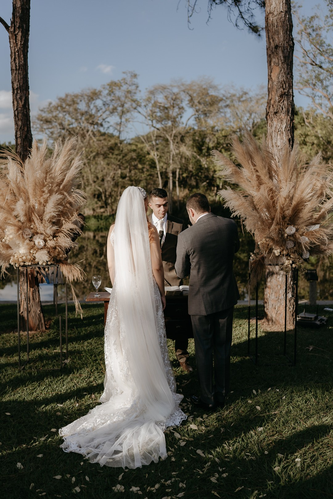 Vivian e Paulo. Edu e Josi Fotografia de Casamento em Belo Horizonte | Fotos Naturais