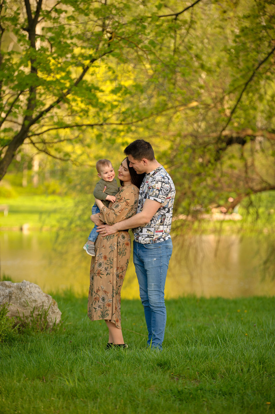 Весенняя Фотосессия Илюши в Тюльпанах. Семейный фотограф в Кишинёве THOMAS SHTIFT