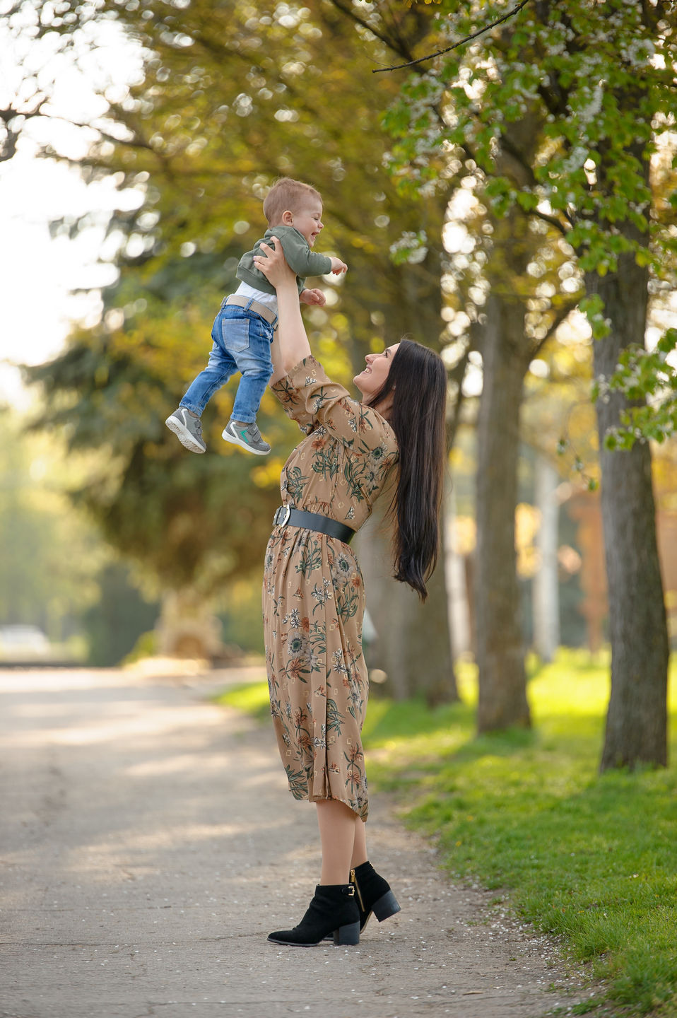 Весенняя Фотосессия Илюши в Тюльпанах. Семейный фотограф в Кишинёве THOMAS SHTIFT