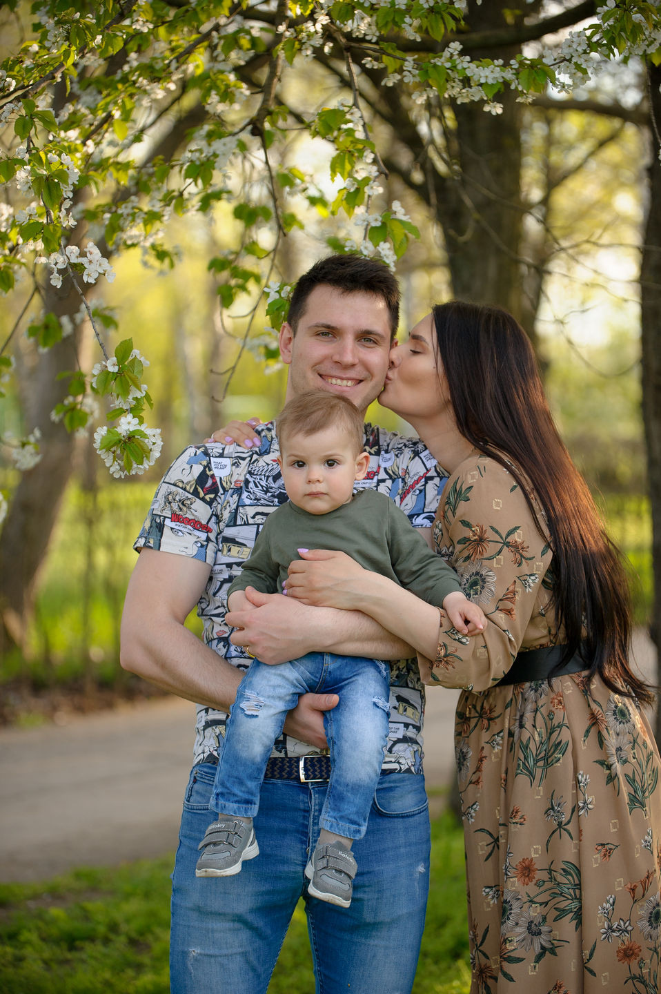 Весенняя Фотосессия Илюши в Тюльпанах. Семейный фотограф в Кишинёве THOMAS SHTIFT