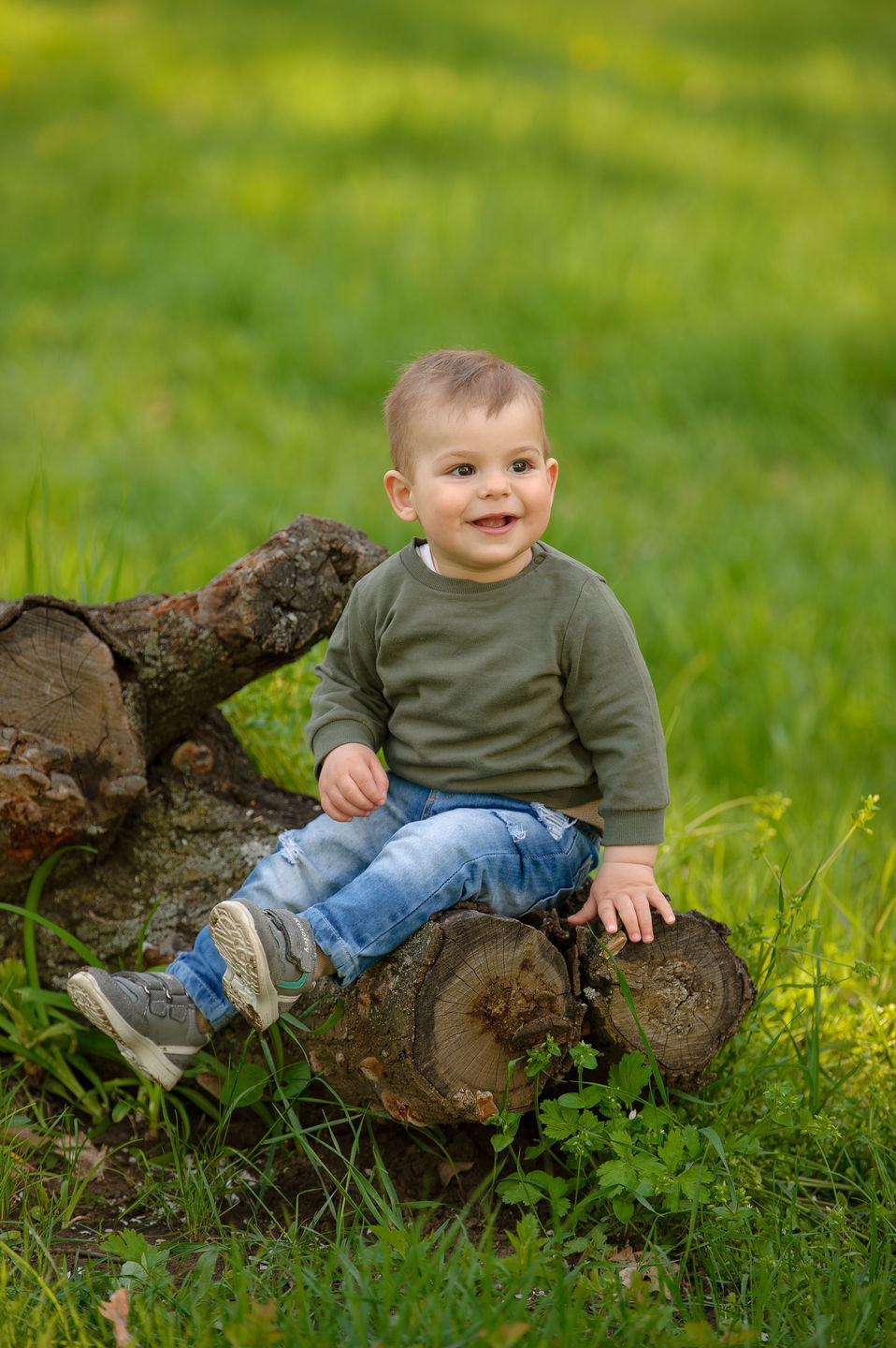 Весенняя Фотосессия Илюши в Тюльпанах. Семейный фотограф в Кишинёве THOMAS SHTIFT