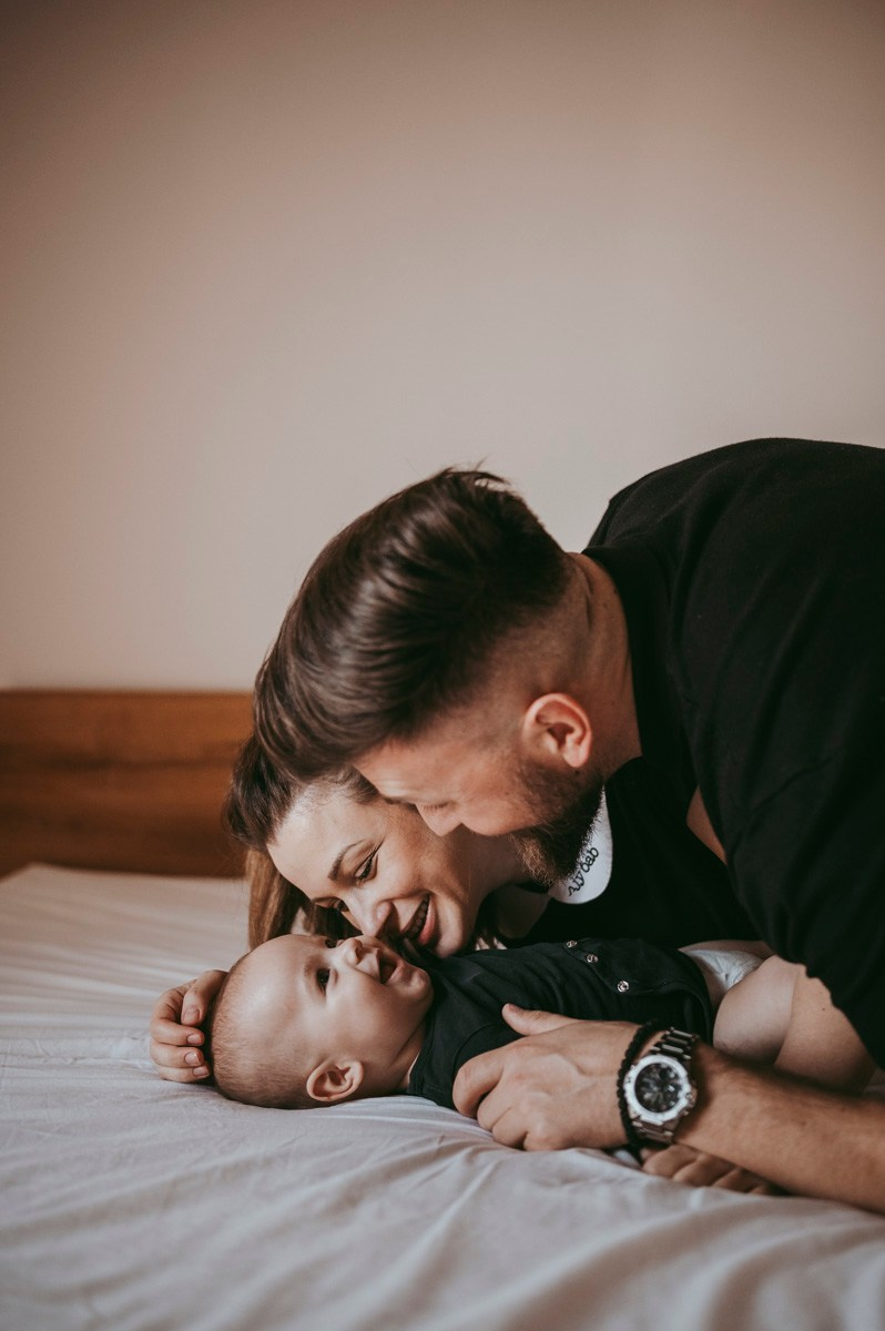 Dobro dosao, Jakove / porodicno fotografisanje kod kuce. Deciji i porodicni fotograf u Beogradu Oksana Skendzic