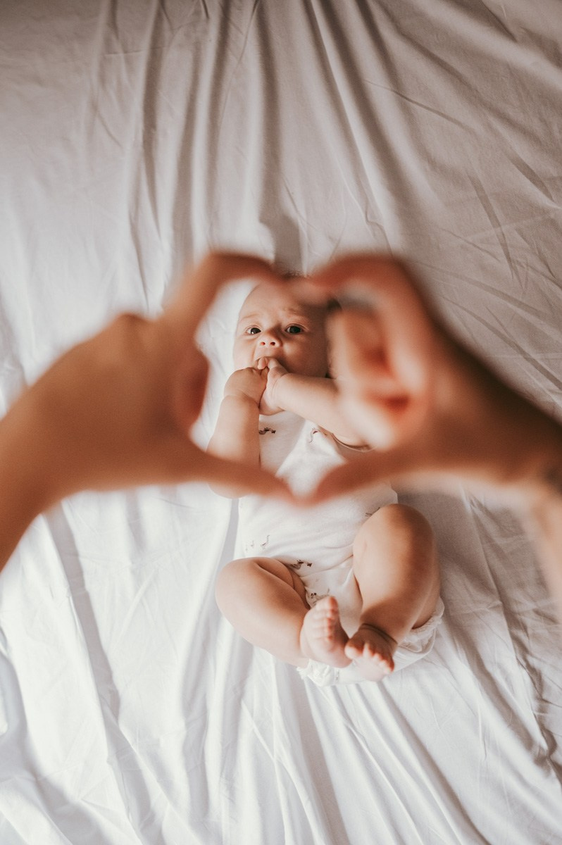 fotografisanje beba kod kuce, porodicno fotografisanje, fotografisanje dece, mama i beba, prve dane sa bebom, kozmetika za bebe, poklon za decu, soba za bebu, decija garderoba, majcinstvo, nega novorodjenceta, priprema za porodjaj, nega beba, dojenje