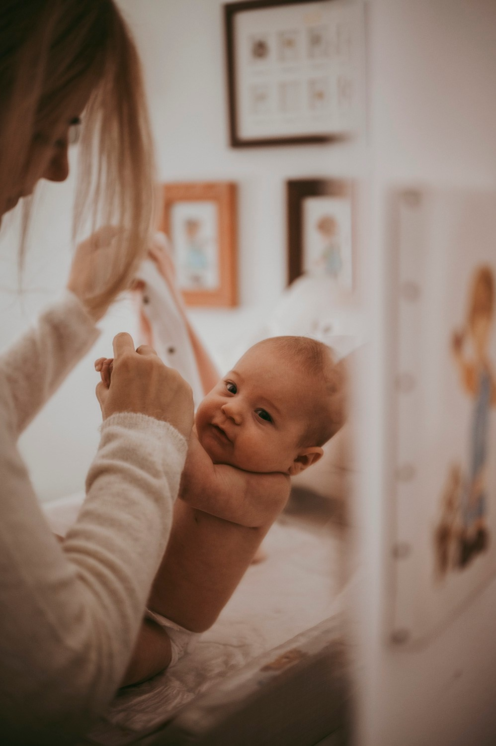 Porodicno fotografisanje sa bebom kod kuce / Ivana Miroslav i Nadica. Deciji i porodicni fotograf u Beogradu Oksana Skendzic