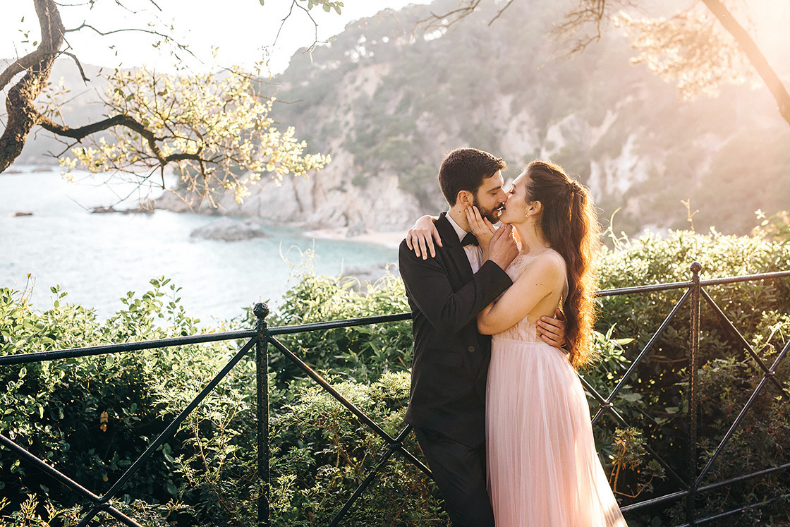 Свадебная фотосессия на берегу южного моря. Свадебный фотограф в Риге Юрий Кор