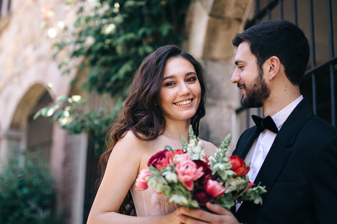 Свадебная фотосессия на берегу южного моря. Свадебный фотограф в Риге Юрий Кор