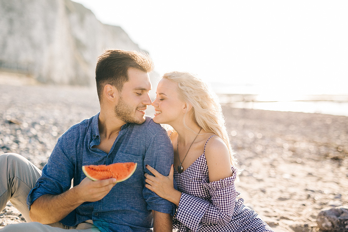 Фото Обручения пары на берегу океана. Свадебный фотограф в Риге Юрий Кор