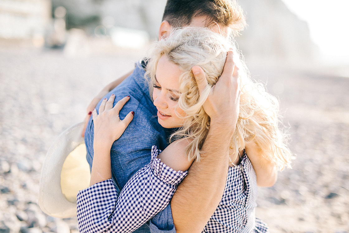 Фото Обручения пары на берегу океана. Свадебный фотограф в Риге Юрий Кор