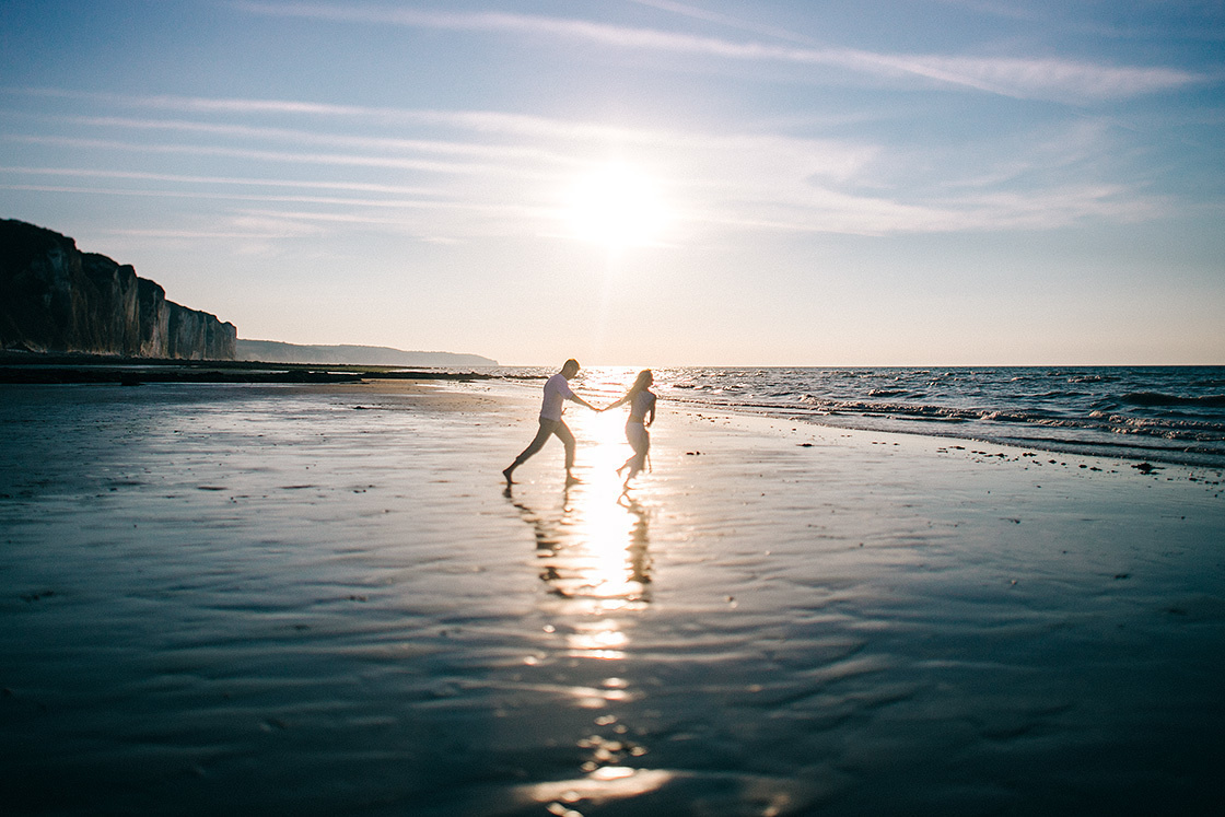 Фото Обручения пары на берегу океана. Свадебный фотограф в Риге Юрий Кор