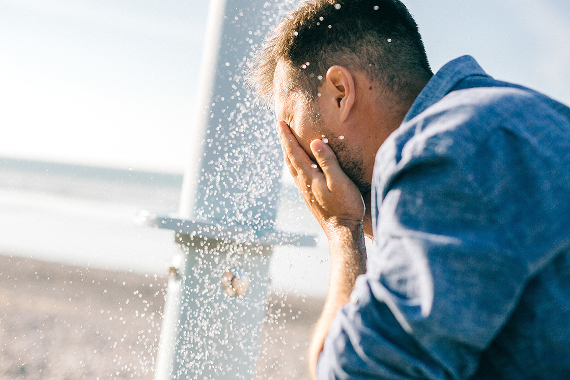 Фото Обручения пары на берегу океана. Свадебный фотограф в Риге Юрий Кор