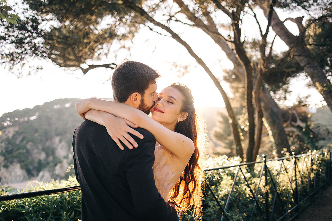 Свадебная фотосессия на берегу южного моря. Свадебный фотограф в Риге Юрий Кор